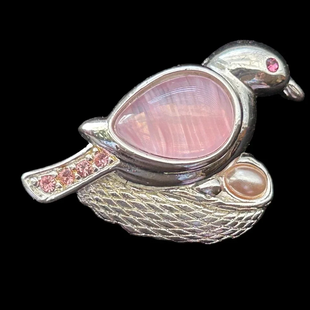 Signed Monet Jelly Belly Bird On A Nest Brooch